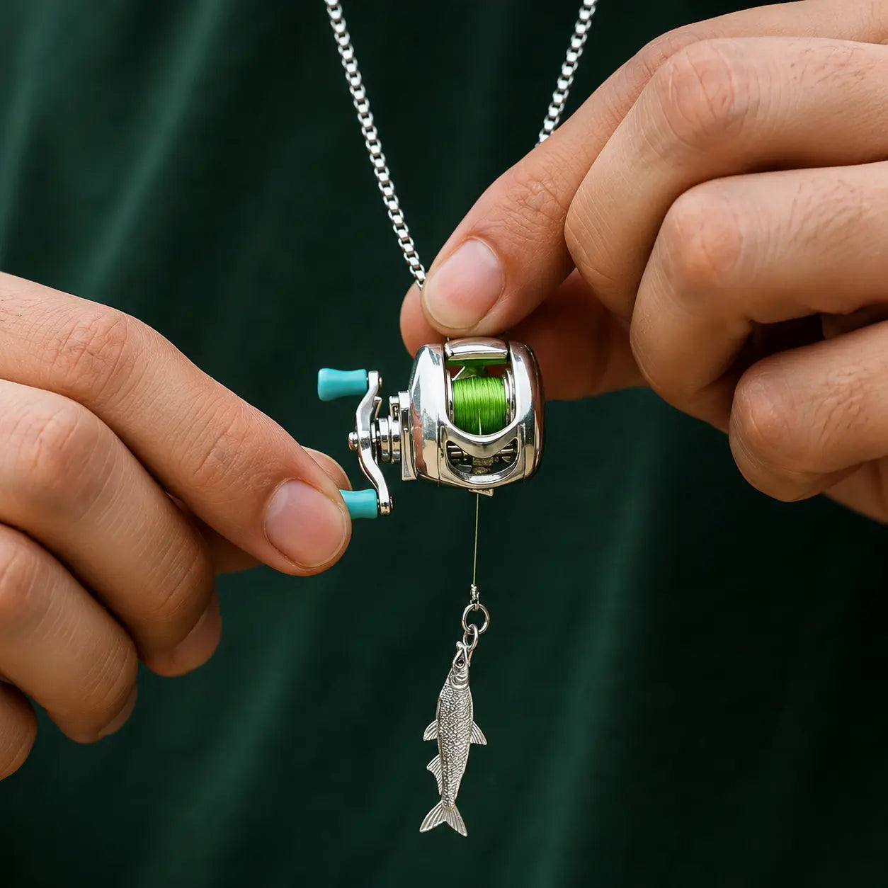 FishChain — Colar Carretel de Pesca com Pingente de Peixe